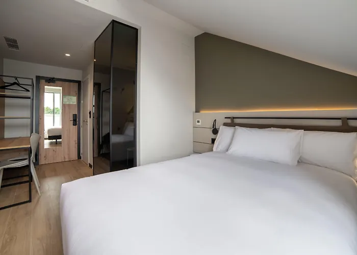 Ibis Styles 3* סנטנדר